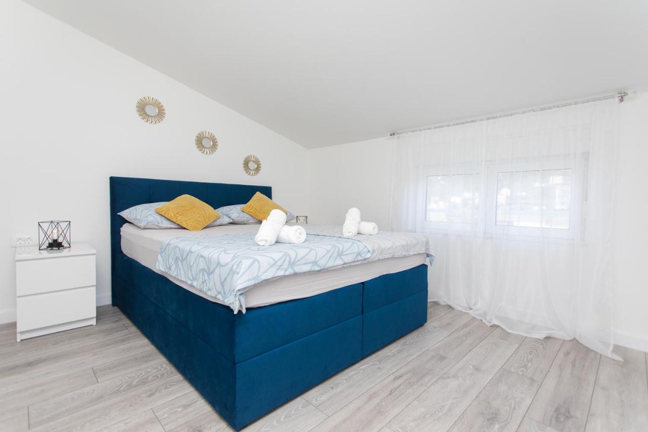 Apartment Gold Подстрана Экстерьер фото