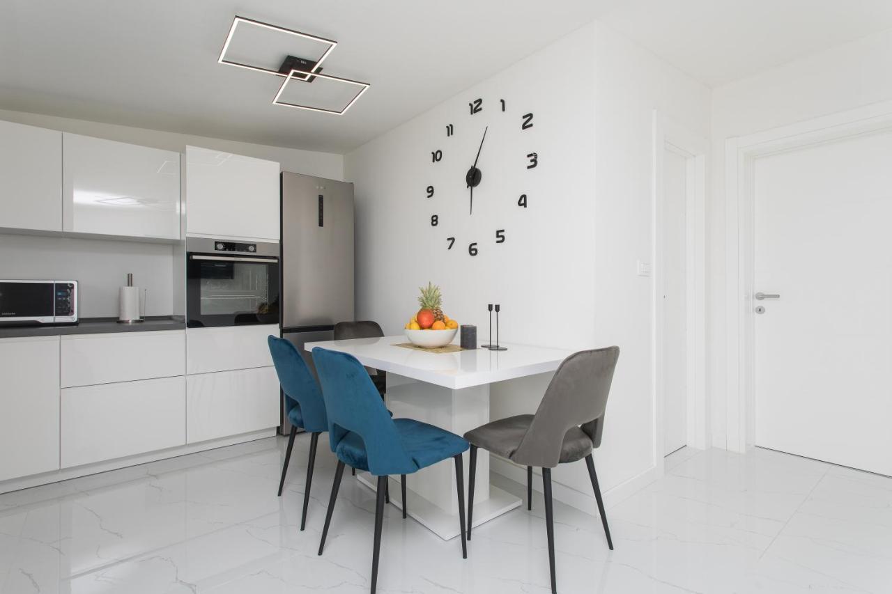 Apartment Gold Подстрана Экстерьер фото